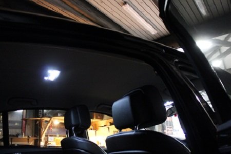 Замена лампы освещения салона авто
