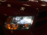 Dodge RAM установка бидиодных модулей в штатные отражатели, восстановление стекол фар