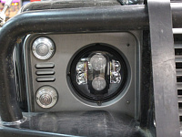 Land Rover Defender, установили диодную оптику