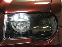 Chrysler 300c, установка бидиодных модулей, оклейка красно-черным хамелеоном KPMF целиком