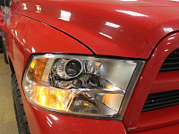 Dodge RAM установка бидиодных модулей в штатные отражатели, восстановление стекол фар