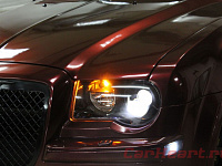 Chrysler 300c, установка бидиодных модулей, оклейка красно-черным хамелеоном KPMF целиком